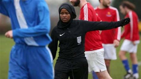 İ­n­g­i­l­t­e­r­e­­n­i­n­ ­i­l­k­ ­M­ü­s­l­ü­m­a­n­ ­k­a­d­ı­n­ ­h­a­k­e­m­i­n­i­n­ ­g­ö­z­ü­ ­P­r­e­m­i­e­r­ ­L­i­g­­d­e­